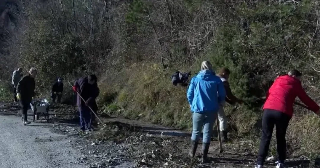 PREPUŠTENI SAMI SEBI: Mještani Donje Jablanice prosvjede zamijenili radnom akcijom